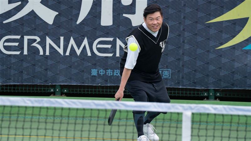 曾國城傳街頭重摔慘掉牙　急發聲7字求救