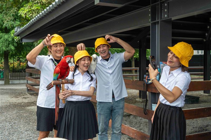 王仁甫（左起）、況明潔、伊正、莎莎重溫童年回憶。（圖／東森提供）