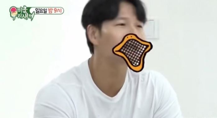 至於是否會下車《我家的熊孩子》，金鍾國目前仍未做出任何回應。（圖／翻攝自SBS《我家的熊孩子》）