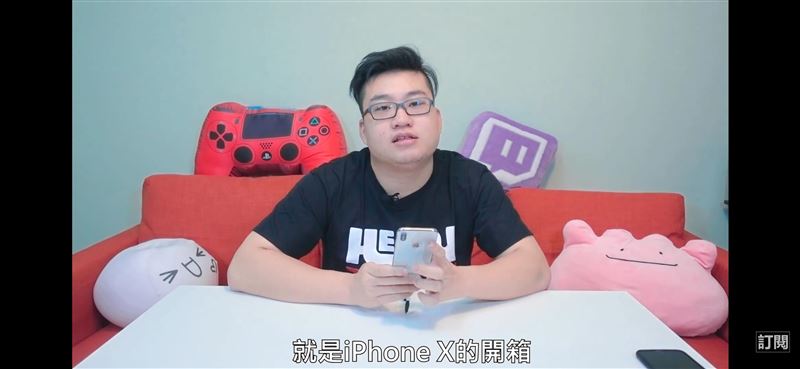 Joeman年年開箱最新iPhone。（圖／翻攝自YT）