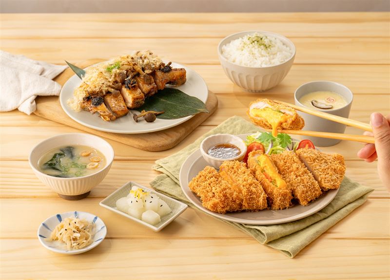 品田牧場即日起推出2款季節限定內用套餐，「起司瀑布蔬脆豬排」（右）和「松露蕈菇照燒雞腿排」（左）。（圖／品牌業者提供）