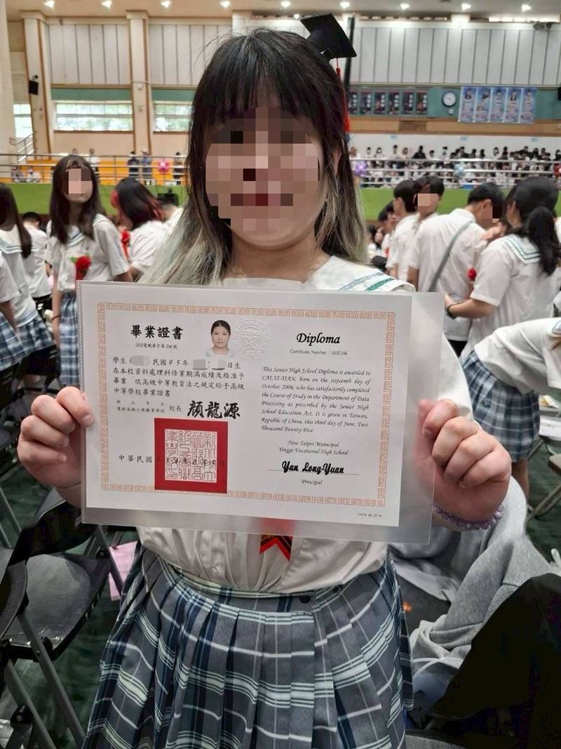 令人心疼又開心祝福！資優生孝女無怨父病母殘曠課顧家，為家人捨國立大學不念得全國孝行獎。（圖／《愛的延續公益協會》提供）