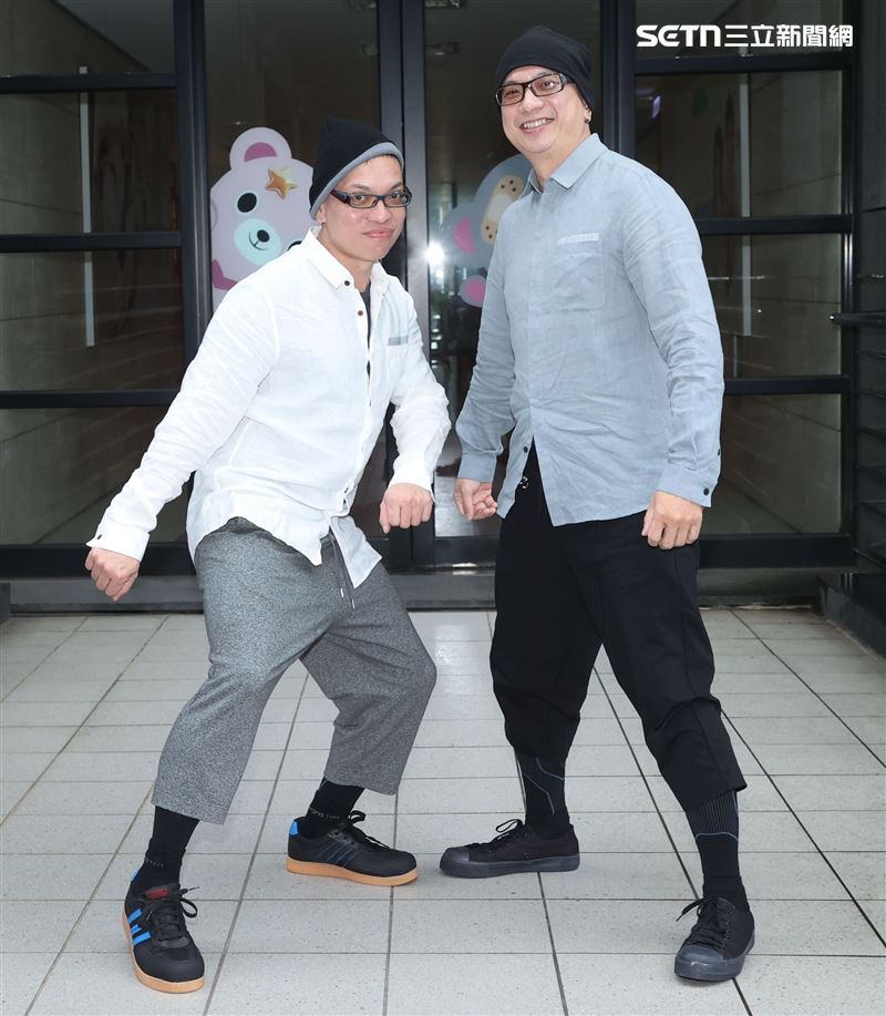 「IPIS蟑螂合唱團」沉寂多年後，成員由四人縮減為兩人，只剩大哥Jasper與三弟Malvin，團名也改為雙人組合「PO2」。（圖／資料照）