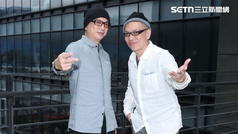 「IPIS蟑螂合唱團」沉寂多年後，成員由四人縮減為兩人，只剩大哥Jasper與三弟Malvin，團名也改為雙人組合「PO2」。（圖／資料照）