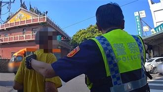 70歲伯淪街頭！受警助「掏10枚硬幣」答謝