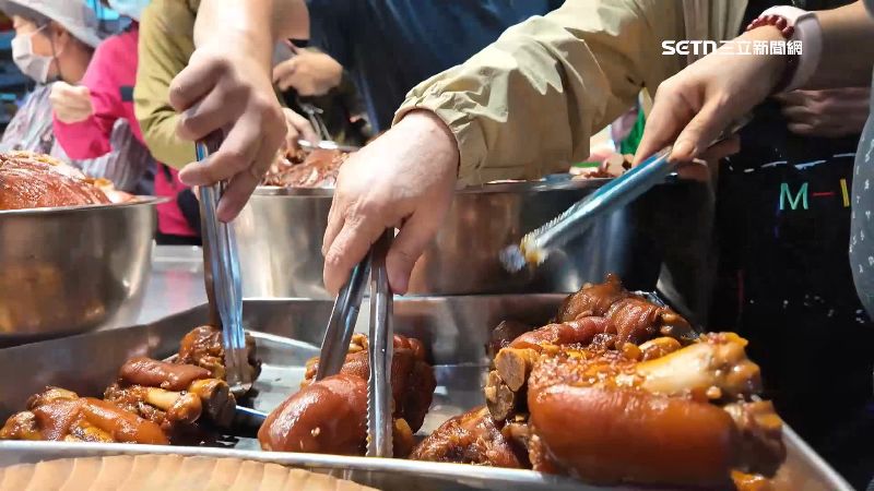 市場業者說一斤豬肉大概漲10元