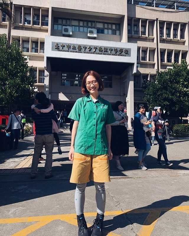 Lulu曾在臉書上曬出台中女中時期嫩照,網友狂讚:「真的是有高智商又高顏值的女神」。(圖/翻攝自Lulu臉書)