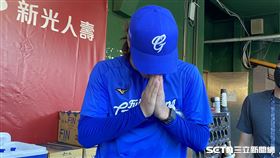 富邦悍將投手鈴木駿輔分享瑜珈冥想。（圖／記者張沛嘉攝影）