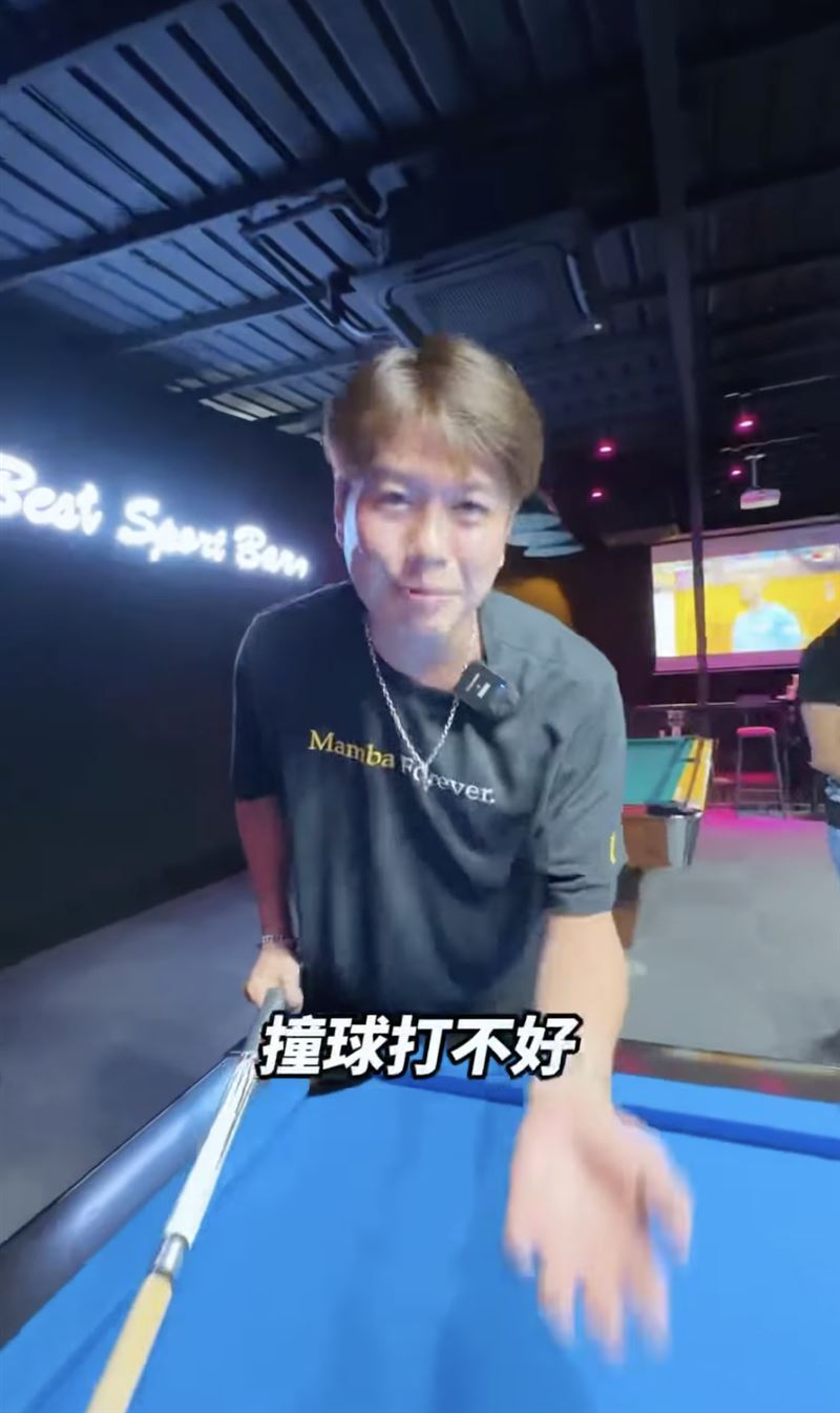 李易去年才風光宣布小琉球酒吧開幕，不到一年後退出經營。（圖／翻攝自IG、臉書）