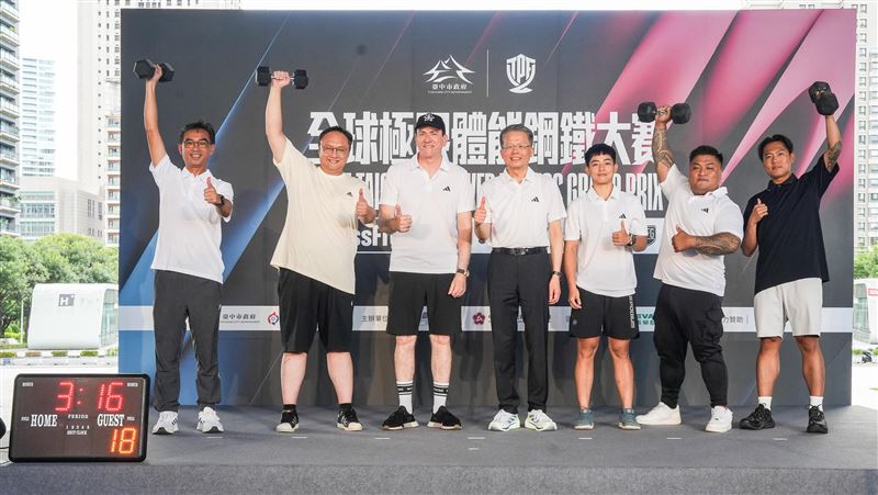 鄭照新副市長與長榮航空孫嘉明總經理領軍挑戰成功。（圖／大漢整合行銷提供）