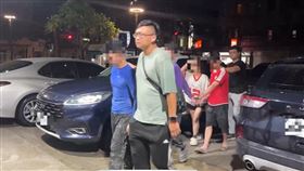 越南同鄉聚會，台中旱溪夜市3打1， 警揪出逃逸移工、通緝犯(圖／翻攝畫面)