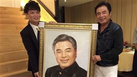 王子建（左）繪畫功力強，被雷洪認為乾兒子。（圖／王子建提供）