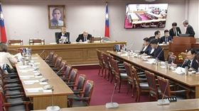 韓國瑜主持第四會期第一次朝野協商。（圖／翻攝畫面）