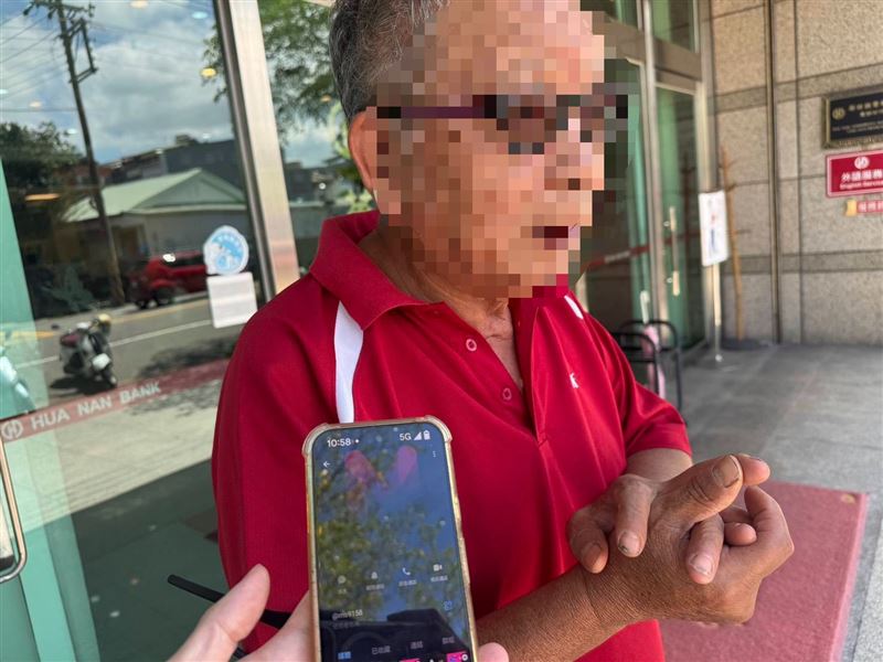 台中71歲阿伯前往銀行欲匯款18萬解鎖「特殊服務」，警方及時攔阻。（圖／翻攝畫面）