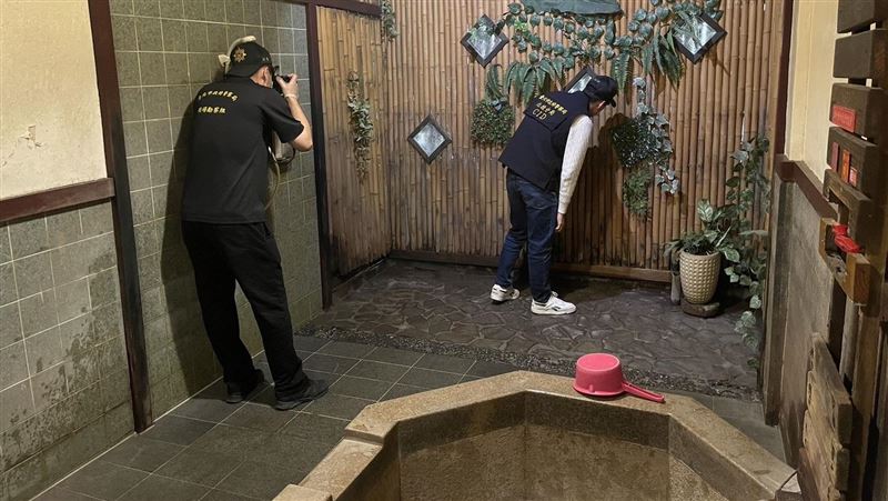 皇池溫泉御膳館情侶遭偷拍。（圖／翻攝畫面）