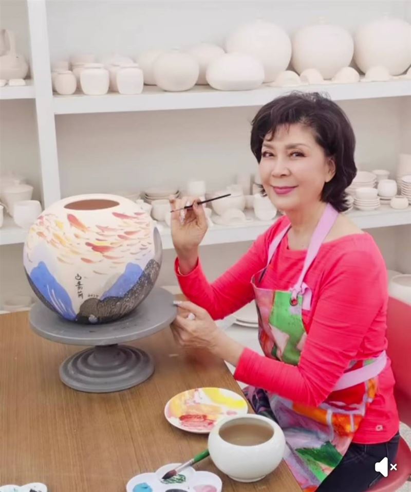 白嘉莉近年來潛心投入繪畫。（圖／翻攝自白嘉莉臉書）