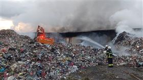 花蓮,吉安,垃圾掩埋場,火警,降溫。（圖／翻攝畫面）