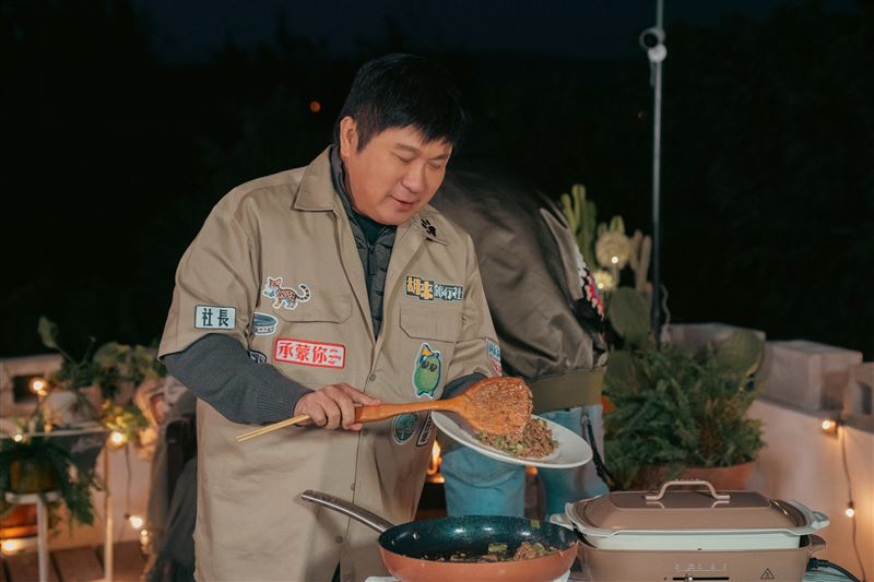 瓜哥的招牌料理「青椒炒肉絲」，差點把廚房燒了。（圖／客家電視台提供）