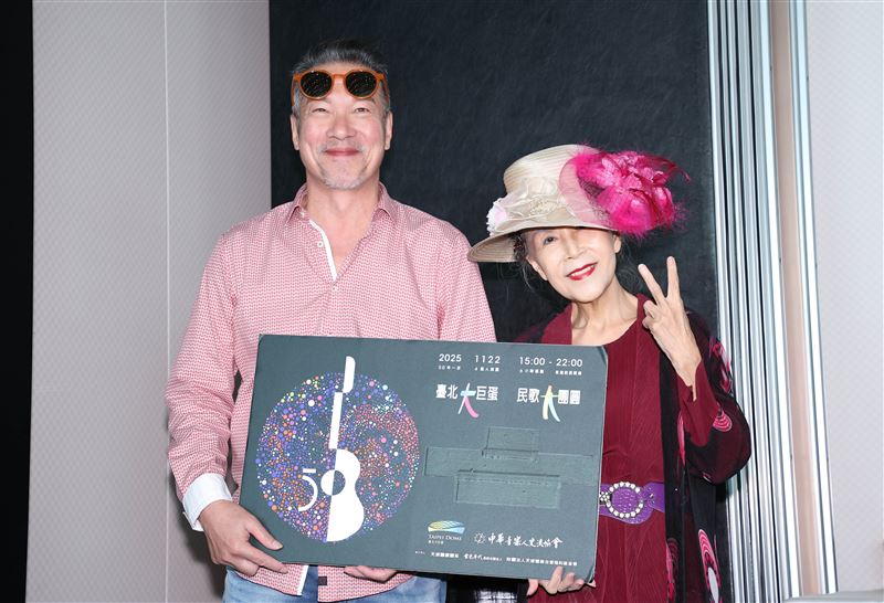 黃仲崑（左）與洪小喬（右）都將出席「民歌大團圓」演唱會。（圖／記者鄭孟晃攝影）