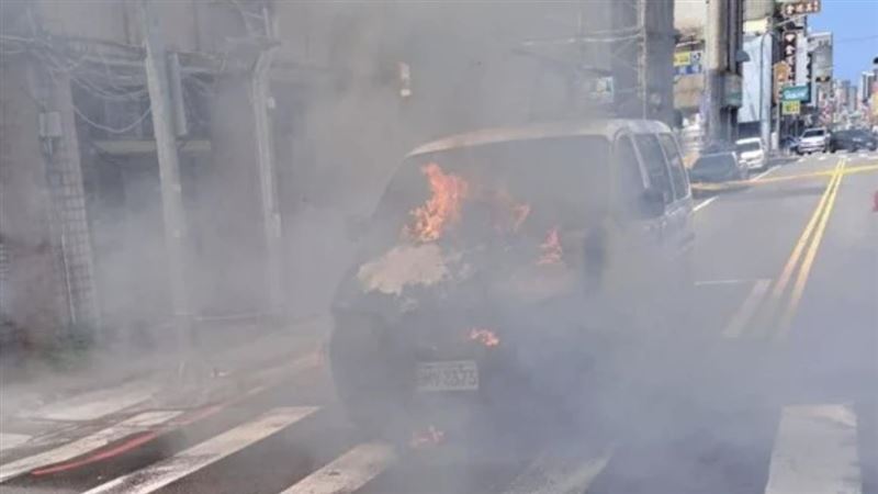 苗栗休旅車起火燒毀！6移工衝下車逃生