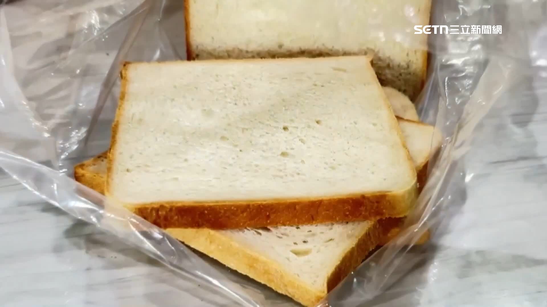 高雄一家專門做吐司的廠商,被人上網投訴賣給早餐店的吐司發霉