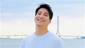 吳翔震曾推出寫真集，近日發行新單曲。（圖／經紀人提供）