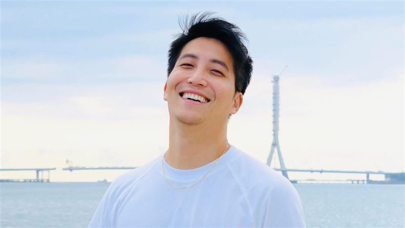吳翔震曾推出寫真集，近日發行新單曲。（圖／經紀人提供）