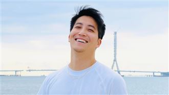 男星公布單穿內褲全裸照！不排除更大尺度