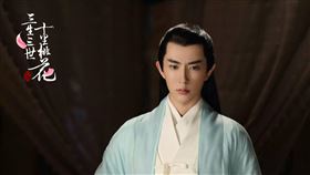 于朦朧在《三生三世十里桃花》中飾演白真上神。（圖／翻攝自微博）