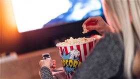 調查顯示，在171個國家中，有四分之三的青少年在過去一週看過含糖飲料、零食或速食廣告。（圖／翻攝自Pixabay） 