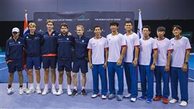 台灣隊、挪威隊在台維斯盃開戰前合影。（圖／網球協會提供） 