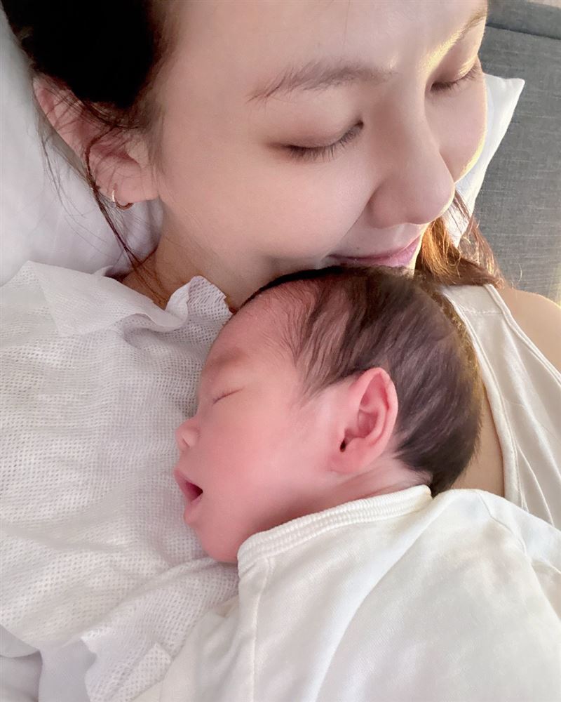 劉雨柔感謝環球敦品悉心呵護，是她育兒的好幫手。（圖／環球敦品產後護理之家提供）