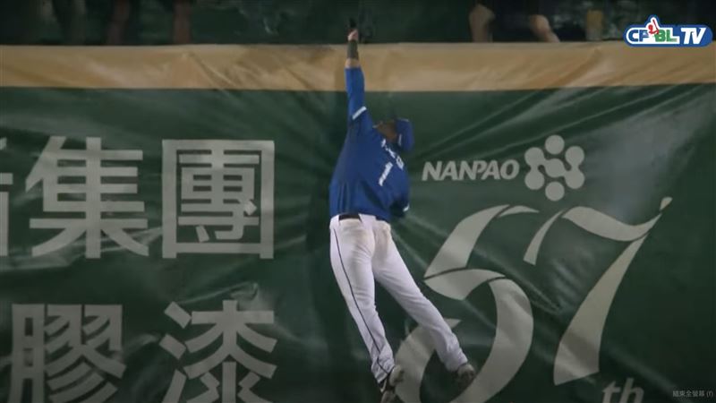 林哲瑄的神級守備。（圖／翻攝自中華職棒官方Youtube）