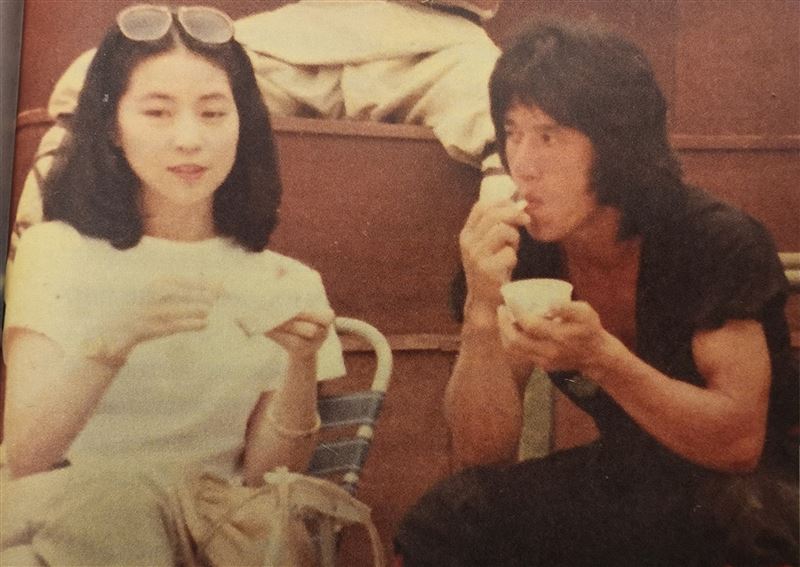 成龍出書公開認了林鳳嬌是一生最愛，直說個性大不相同的兩人會走在一起，上天注定緣分太奇妙了。（圖／翻攝自《我是成龍：60年光影記錄》）