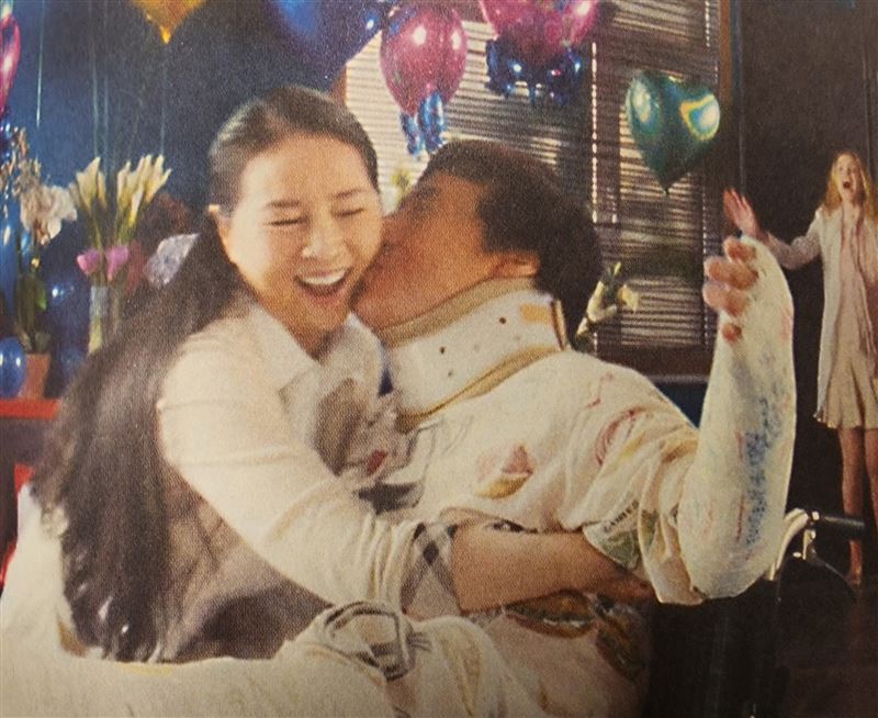 成龍出書公開認了林鳳嬌是一生最愛，直說個性大不相同的兩人會走在一起，上天注定緣分太奇妙了。（圖／翻攝自《我是成龍：60年光影記錄》）