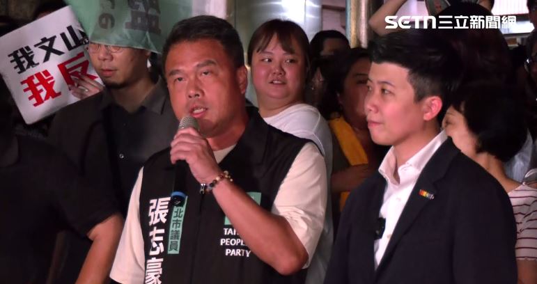 張志豪現身反拆公館圓環現場。(圖/翻攝畫面)