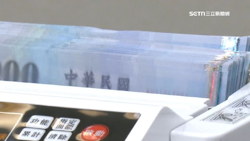 民眾關心普發1萬何時入帳。（圖／資料照）