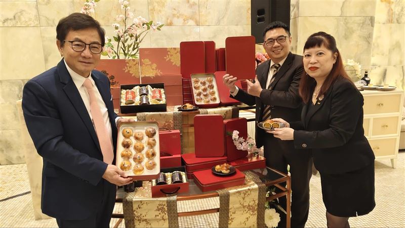 林皇宮中秋獻禮「樂舞松子蛋黃酥禮盒」搶鮮上市。（圖／翻攝畫面）