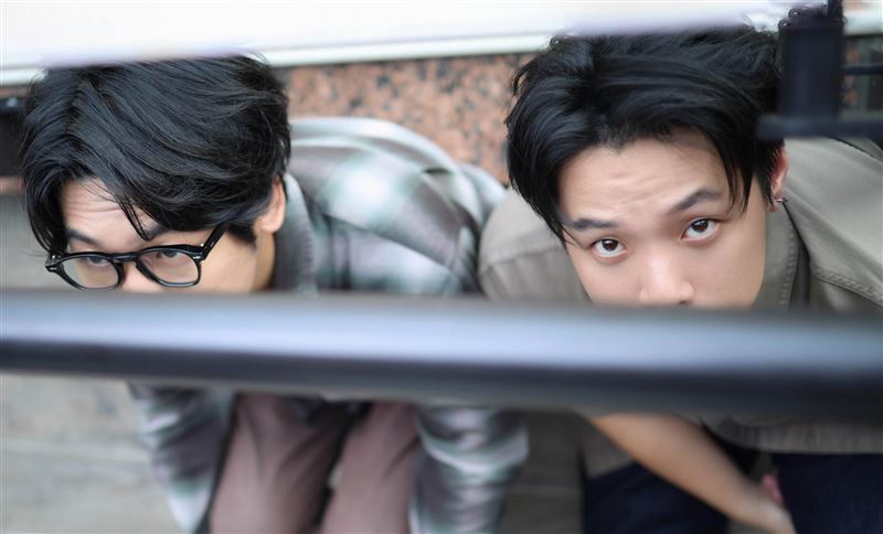 「Theseus 忒修斯」翔煜（左）、劉正（右）接受《三立新聞網》專訪。（圖／記者鄭孟晃攝影）