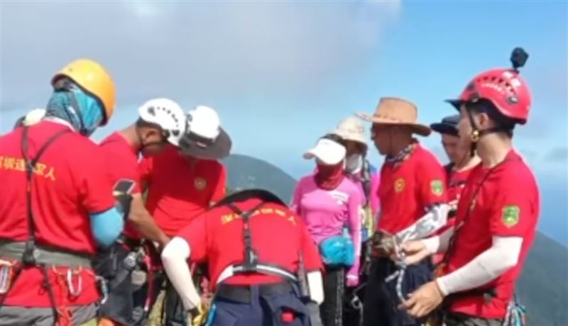 台灣男子6日在中國大陸深圳市獨自登七娘山失聯，當地出動多支救援隊，11日找到魏男的遺體。（圖／翻攝自微博）