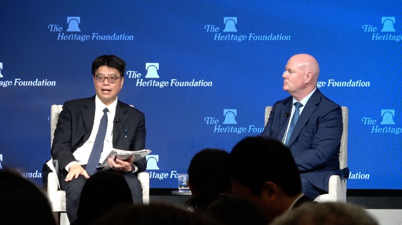 陸委會主委邱垂正（左）12日在華府智庫傳統基金會發表演說，被問及是否擔憂川習會可能達成涉台協議時表示，台灣正面看待美中進行溝通對話，相信這有助區域和平穩定。（圖／中央社）