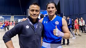 陳念琴止步世錦賽4強　帶回銅牌在英國利物浦舉行的WB世界拳擊錦標賽，台灣「抗癌女拳王」陳念琴（右）13日在女子65公斤級4強不敵對手，但仍拿下一面銅牌。圖為8強賽後照片（柯文明提供）中央社記者黎建忠傳真114年9月13日