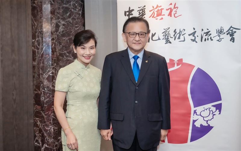 律師李漢中（右）角逐國民黨主席。（圖／翻攝自李漢中臉書）
