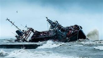 絕望畫面曝！船翻覆百人落海…剩15人漂浮