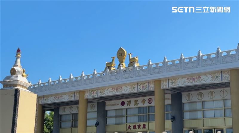 遭控性騷、侵佔寺院，巴麥欽哲仁波切13日親上火線回應。（圖／記者朱俊傑攝影）