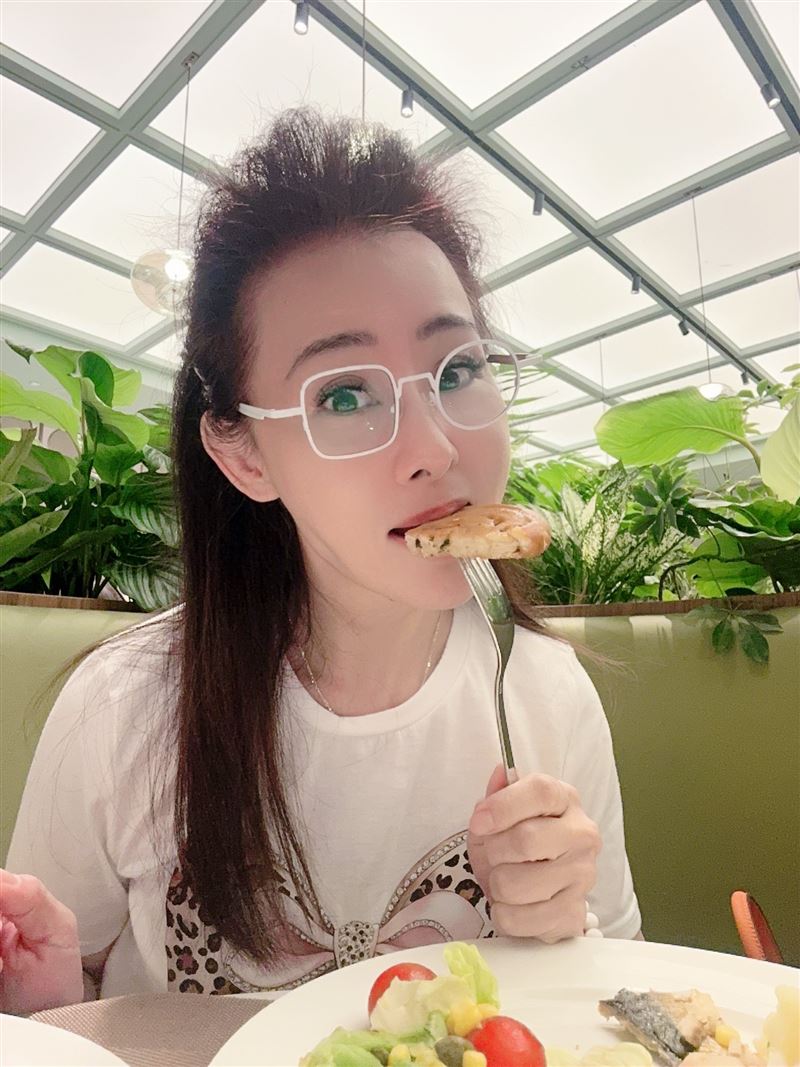 兵家綺大讚酒店的蔥油餅是這輩子吃過最好吃的蔥油餅。（圖／翻攝自臉書）