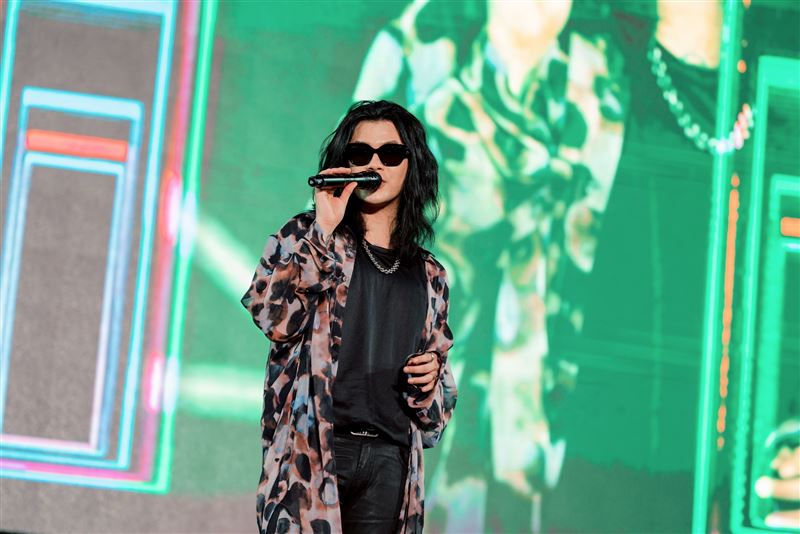 麋先生台上演出。(圖/三立提供)