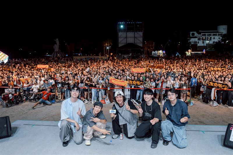 芒果醬受邀表演。(圖/三立提供)