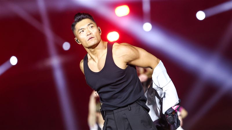 李玖哲首度登上臺北大巨蛋演出。（圖／樂天桃猿提供）