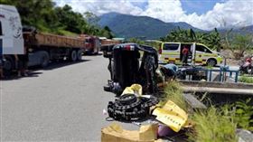 花蓮,車禍,砂石車,追撞,側翻,骨折。（圖／翻攝畫面）